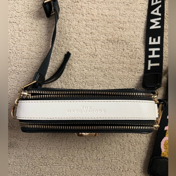 THE SNAPSHOT MARC JACOBS! Never used. Two straps included. - Picture 2 of 5